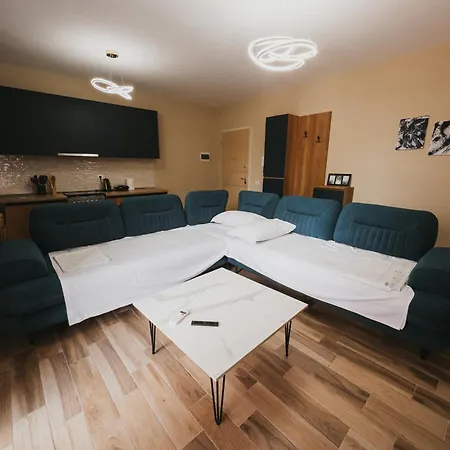 Boulevard Modern * Tirana