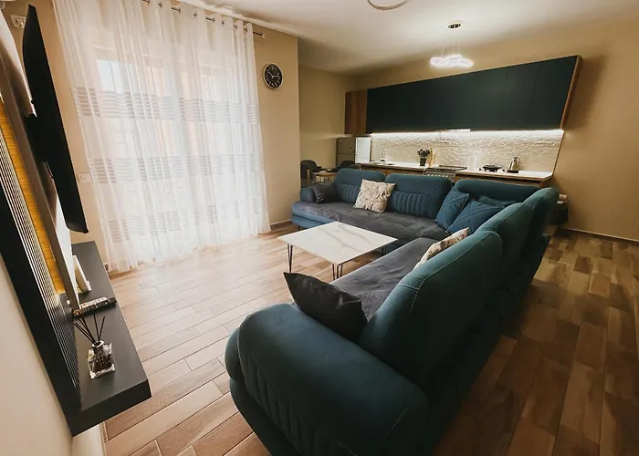 Boulevard Modern * 地拉那